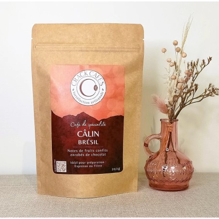 Un café doux et raffiné, aux notes de fruits confits et de chocolat, issu du terroir d’exception de Sul de Minas.